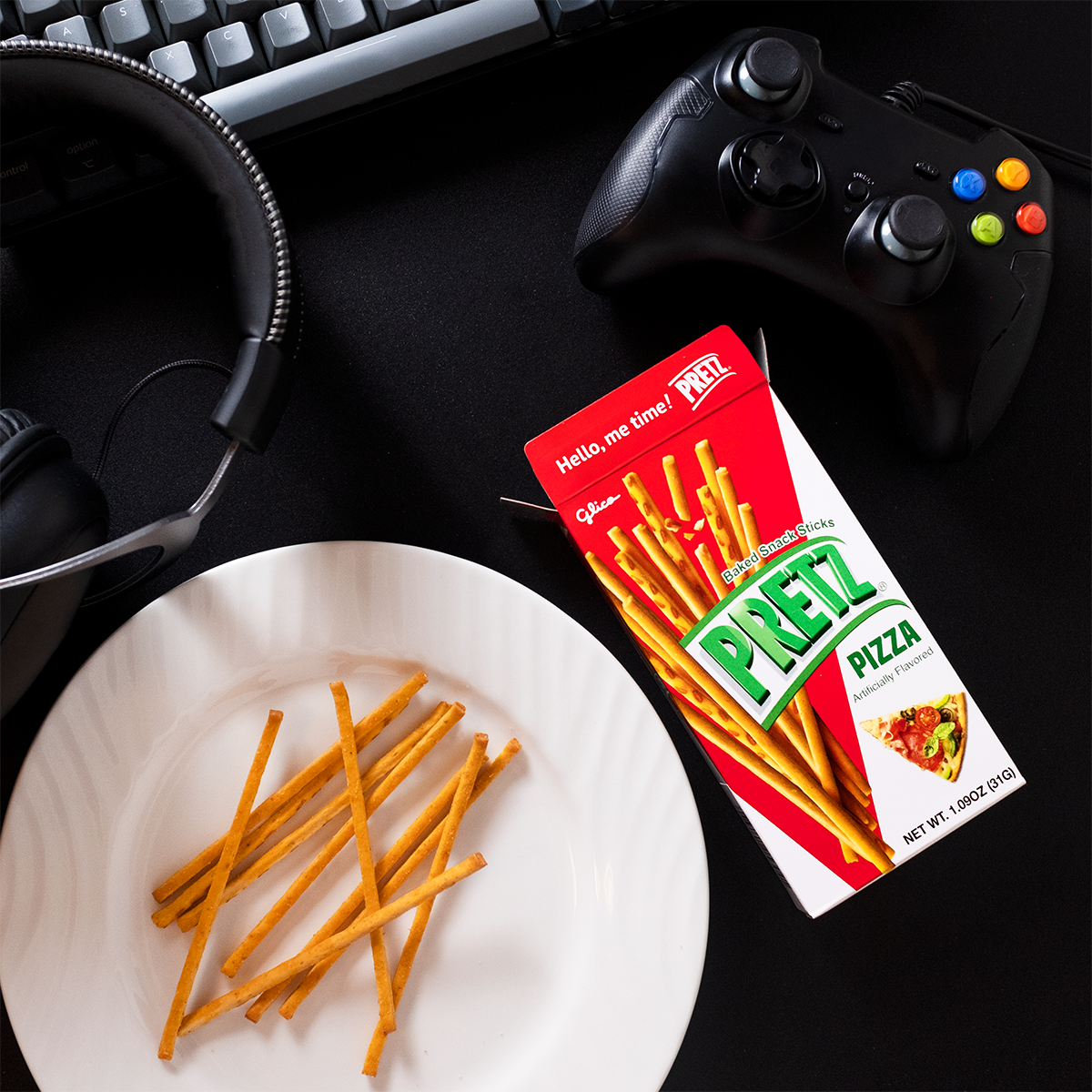 Pretz Pizza - lifestyle image video games