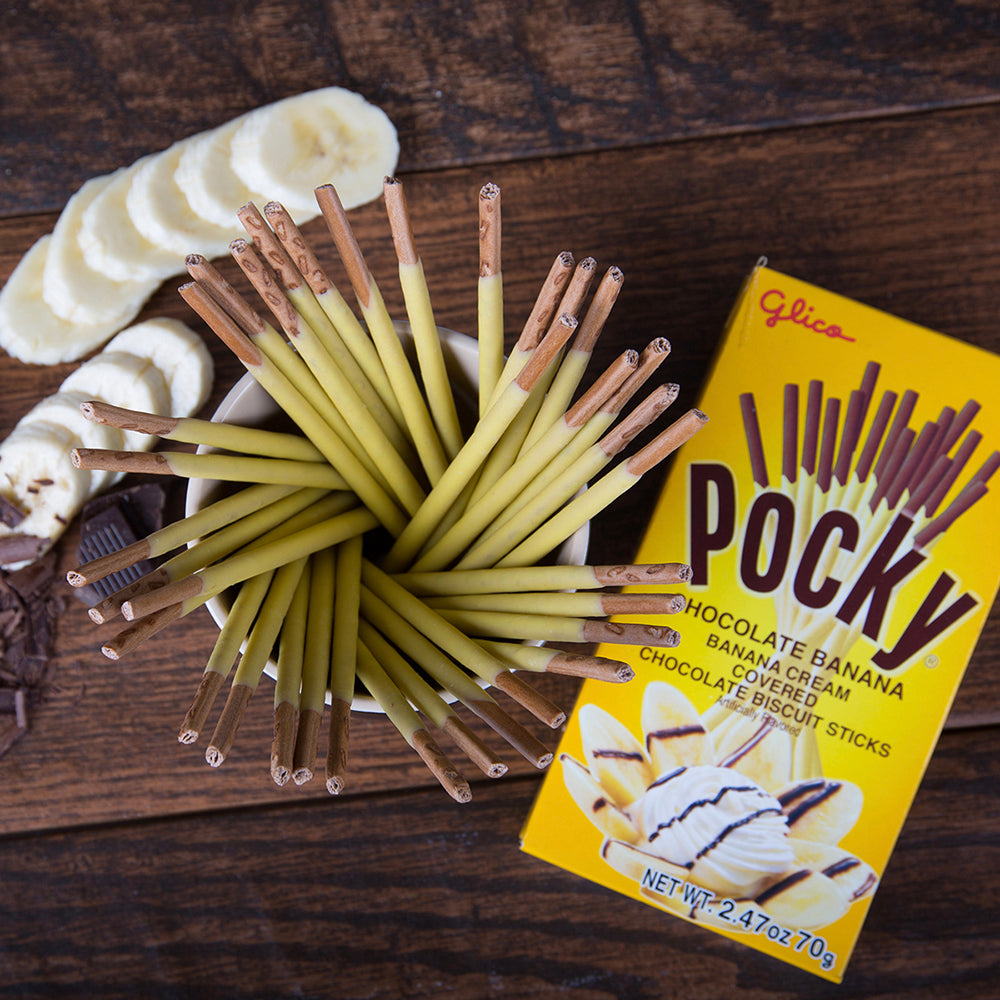 Pocky Chocolate Banana 70g - on cutting board