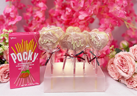 Strawberry Pocky Cookie Lollipops - small